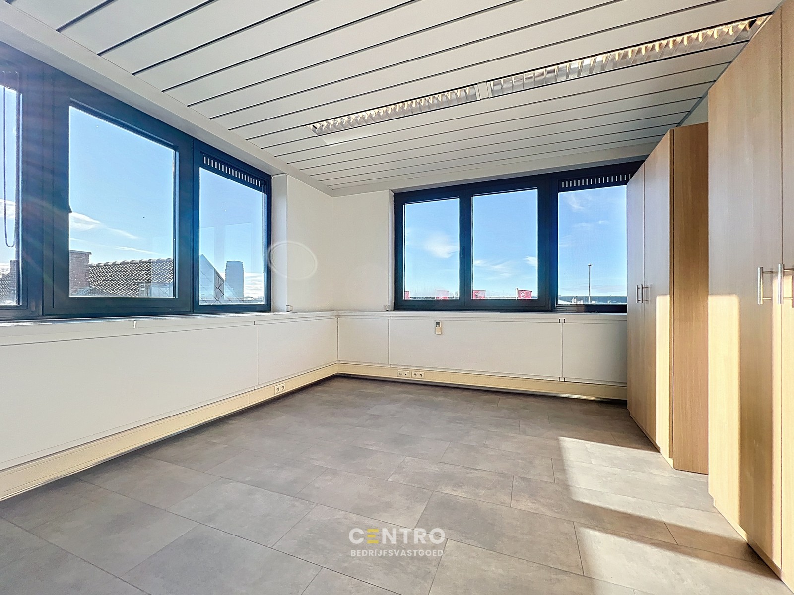 Instapklare kantoorruimte 175m² met perfecte VISIBILITEIT aan 't Hoge - opsplitsbaar. - foto 5