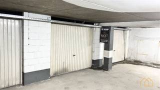 <p>Gedaan met betalen van parkeerboetes, gedaan met betalen van grote rekeningen om te parkeren in Turnhout. Deze afgesloten garagebox, die bevindt zich in het Merodecenter op de -2 kelderverdieping is de investering meer dan waard!</p><br /><p>Ideaal voor wie vaak in het centrum van Turnhout komt, wie er een motor, oldtimer of goederen wil stallen, en zelfs nog handiger voor iemand die er woont of werkt.</p><br /><p>Wil je meer weten of plan je graag een bezoek? Dat kan via bart@nxxt.be of 04948 881 855.</p><br /><p><strong>Jouw Nxxt Step</strong><br />Heb je plannen om jouw vastgoed te verkopen of te verhuren? Bel Nxxt! Tijdens een persoonlijk gesprek bekijken we de mogelijkheden die jouw pand biedt, en koppelen die aan jouw wensen. Samen maken we van jouw vastgoeddroom een Succesvolle Nxxt Step! </p>