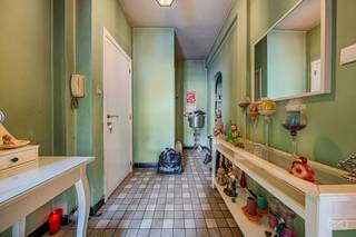 We Invest Liège et Lucas (0479/76.60.97) vous proposent à la vente cet appartement d’une chambre situé au RDC d'un petit immeuble de 6 unités...