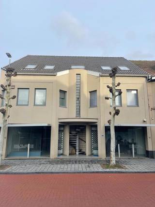 Handelspand te huur in MaasmechelenOp een centrale ligging langs de Kruindersweg 67 te Maasmechelen bevindt zich dit ruim handelspand van ca. 300 m²...