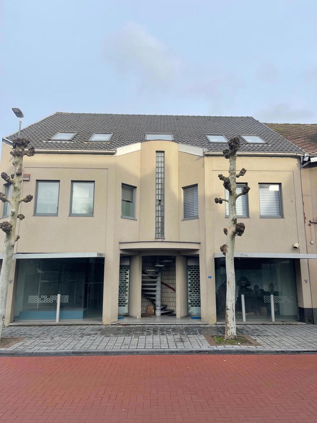 Commercial à louer à Maasmechelen - photo 2