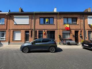 <p><span>Looking for a high-quality, renovated home in a quiet location, close to the center of Mechelen? This charming home was </span><span>completely renovated</span><span>in </span><span>2025</span><span> and combines modern living comfort with </span><span>excellent energy efficiency (EPC A)</span><span>. What’s more, you’ll live on a quiet street, while Mechelen’s Grote Markt is just a ten-minute bike ride away. Access to the </span><span>R6 and E19</span><span> is </span><span> also </span><span> convenient, making this location particularly appealing for those who want to combine living comfort with good accessibility. </span></p><p><span>The home welcomes you through an entryway with a practical </span><span>storage/utility room</span><span>at the front </span><span>, complete with a connection for a washing machine. Thanks to its convenient location, this space is also ideal for storing a bicycle. Also on the ground floor, you’ll find a </span><span>guest restroom</span><span> and a pleasant </span><span>living area with an open kitchen</span><span>, which enjoys plenty of natural light and offers a beautiful view of the terrace and the cozy city garden. The kitchen is equipped with all necessary appliances, and there is additional storage space under the stairs.</span></p><p><span>On the </span><span>first floor</span>,<span> there are </span><span>two bedrooms</span><span>, each approximately </span><span>9 m²</span><span>, and a well-maintained bathroom equipped with </span><span>a walk-in shower, double sink, and a second toilet</span><span>. The </span><span>second floor</span><span> features a </span><span>spacious third bedroom of approximately 20 m</span><span>².</span></p><p><span>Finally, the home is also equipped with solar panels (8) and a ventilation system, which help ensure an energy-efficient and comfortable living environment. A move-in-ready, high-quality home in an easily accessible location near the center of Mechelen. </span></p><p><span>The home is available immediately. </span></p>