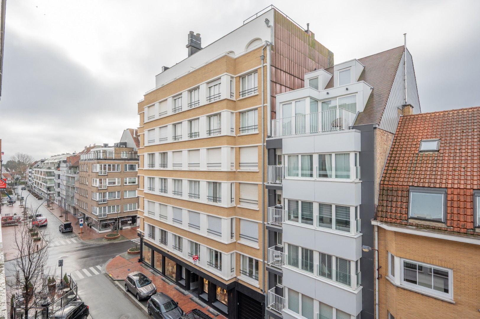 Appartement prêt à emménager, situé dans un endroit très central entre la place Lichttorenplein et l'avenue Dumortierlaan. - photo 4