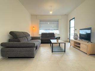 Deze volledig gerenoveerde woning is gelegen in Machelen (Zulte), op een boogscheut van het centrum, belangrijke invalswegen en diverse winkels.Op...