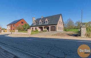 EERSTE BEZOEKDAG ZATERDAG 25/04 VAN 10U TOT 13U (enkel op afspraak)ERPE-MERE - Deze ruime, statige villa is gelegen in een rustige straat, op een...