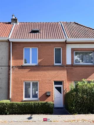 With a 202 m² plot, this house offers numerous possibilities for those who want to live close to the city, but still seek peace and privacy.Upon...