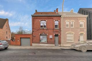 Voor meer info of bezoek, bel 02 884 23 25: In het hartje van Appelterre, biedt Topo - Immo u deze karaktervolle en instapklare woning, gelegen op...