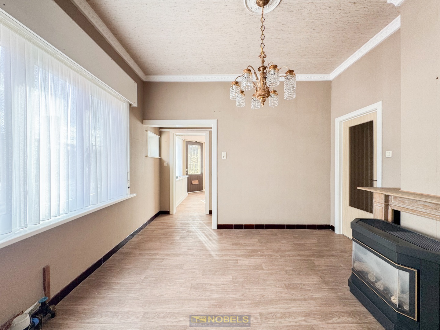 Te koop, te moderniseren hoekwoning met garage op gunstige ligging te Merelbeke! - foto 3