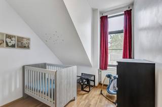 <p>Op een goede locatie in <strong>Haaltert</strong> vinden we dit <strong>opbrengsteigendom met 2 wooneenheden</strong>. Deze zijn <strong>beiden verhuurd</strong>. Er zijn ook telkens <strong>aparte ingangen</strong> voorzien voor de wooneenheden. De eerste wooneenheid bestaat uit een <strong>duplexappartement</strong> met 2 kamers, een ruime woonkamer, een keuken en een klein terras. De tweede wooneenheid bestaat ook uit een <strong>duplexappartement,</strong> maar hier bevindt zich op het <strong>gelijkvloers</strong> de <strong>ruime leefruimte met de volledig geïnstalleerde keuken</strong>. Aansluitend is er ook een<strong> ruim terras voorzien</strong> en een <strong>grote tuin</strong>. Deze wooneenheid beschikt op de eerste verdieping over <strong>3 kamers</strong>, een badkamer en een terras. De tweede wooneenheid beschikt ook over een <strong>garage</strong>. Deze woning kan ook ideaal dienen als <strong>Kangoeroewoning.</strong> <strong>Instapklaar - EPC (B) - Elektriciteit Conform</strong></p><p></p><p>(Stedenbouwkundige inlichtingen en maatregelenregister in aanvraag)</p>