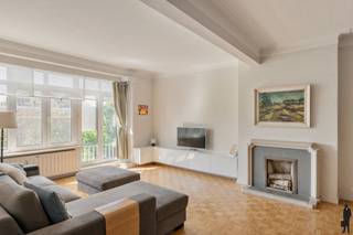 Prachtig, instapklaar en uitzonderlijk lichtrijk appartement van ca. 109 m² gelegen op de vierde en hoogste verdieping van een verzorgd gebouw aan...