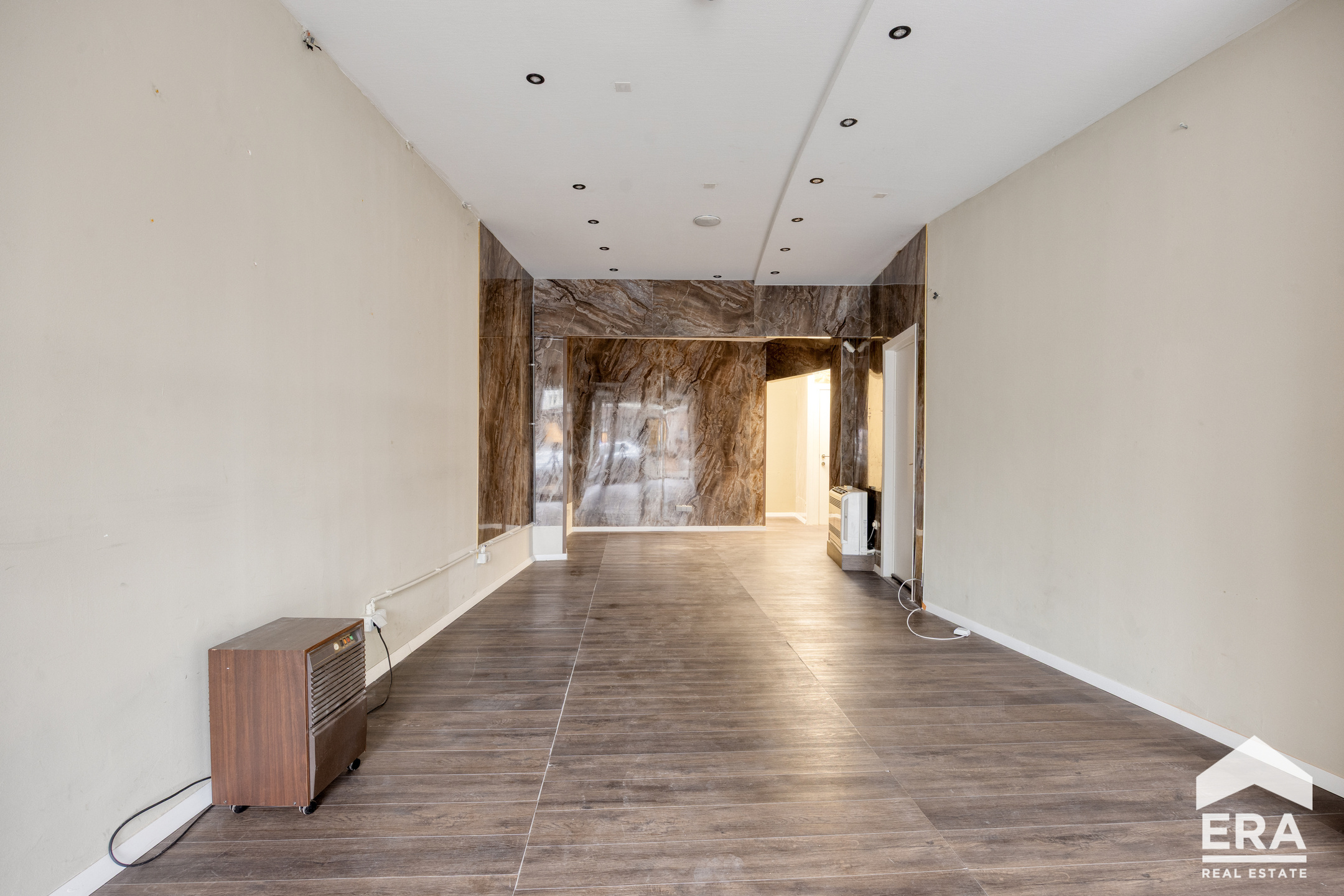 Handelspand met ruime kelderberging te koop in hartje Lommel - foto 4