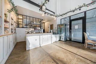 --- OVERIJSE ---- Woning met winkel, magazijn en kantoren – Strategische ligging aan de Brusselsesteenweg. Wij bieden u deze ruime woning aan...