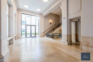 Dit prachtige riante duplex appartement 188m² te Kouterhof is een unieke vondst.Hier geniet u van stijlvol wonen in de kern van de stad .Je hoeft je...