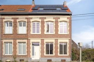 Met een perfecte verbinding naar Leuven en andere omliggende steden, centraal gelegen nabij de gezellige dorpskern van Hoegaarden en vlakbij...