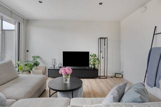 Instapklare, lichtrijke duplex met 2 terrassen te koop in hartje AalterOp een steenworp van de Markt in het bruisende centrum van Aalter ontdek...