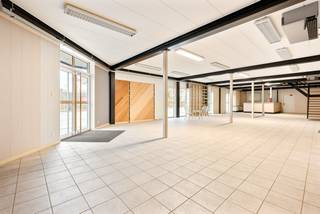 TE HUUR te RETIE | Multifunctioneel gebouw bestaande uit: 1. Grond ca. 7.500m² - Hal ca 2.000 m² - Overdekte opslag ca 500 m² - kantoor/toonzaal...