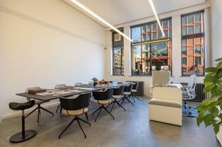 Indrukwekkende kantoor- of showroomruimte in iconisch gebouw op het Eilandje (160 m²)In het karaktervolle gebouw “The Grain Embassy” op het bruisende...