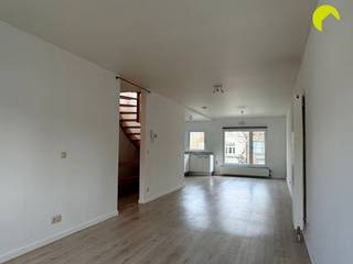 Perfectly located on the beautiful Lindenlei in Mortsel, we find this duplex apartment with a roof terrace.Layout:We reach the 1st floor of this...
