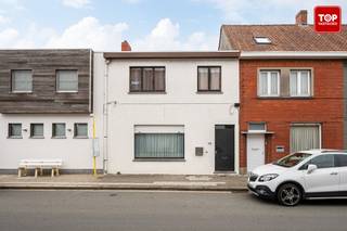 Deze instapklare woning is gelegen in het centrum van Ardooie, op wandelafstand van winkels, scholen, openbaar vervoer en sportvoorzieningen...