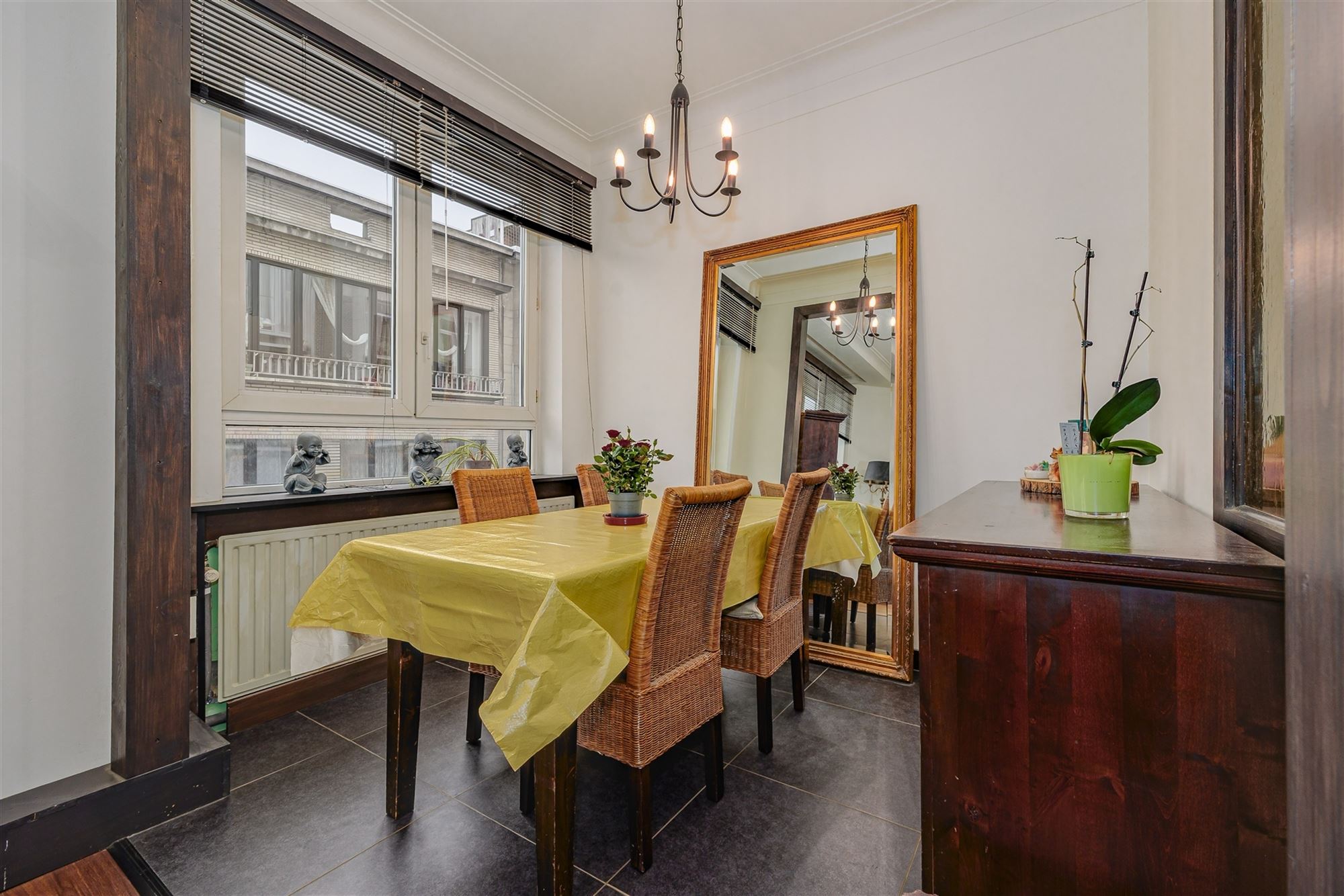 Perfect instapklaar appt met 2 slk + 2 badk vlakbij het Station - foto 3