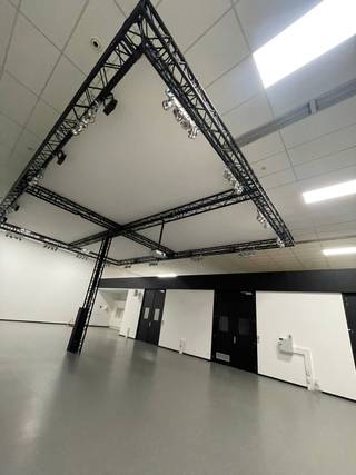 For rent at Zaventem, three modern warehouses offering large spaces for your business needs:Warehouse 1: Warehouse 607 m² + Annex 197 m² → Total 804...