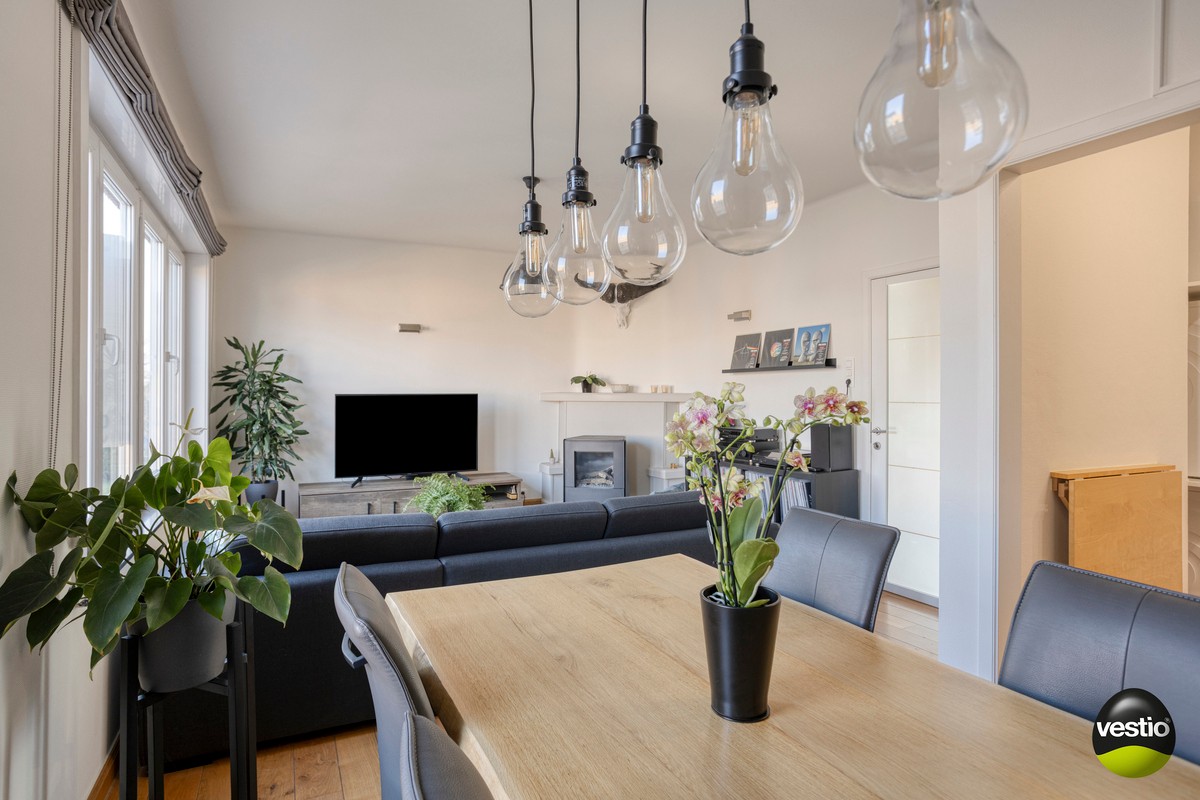 Centraal gelegen gerenoveerd 2-slaapkamerappartement met afsluitbare garagebox. - foto 4