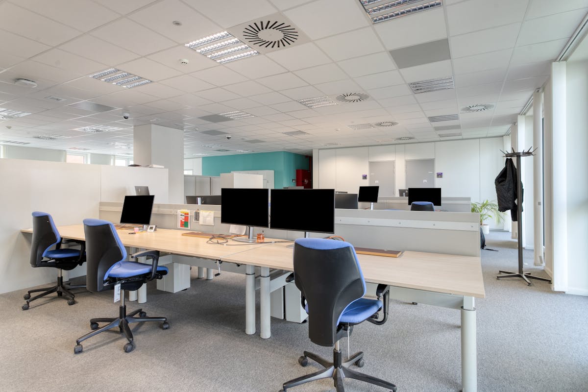 Bureau à louer dans le centre de Courtrai. - photo 5