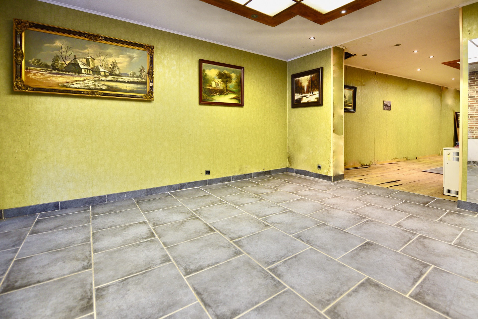 Te renoveren gebouw met commercieel gunstig gelegen handelsruimte in Eeklo voor 189000 EUR - foto 3