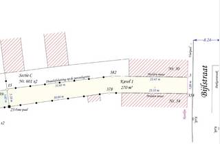 <p><span>Op zoek naar een centraal gelegen bouwgrond voor een gesloten bebouwing in Beveren, zonder bouwverplichting? Dan biedt dit perceel van 270 m² in de Bijlstraat een interessante mogelijkheid om uw eigen bouwproject te realiseren.<br /><br /></span><span>Het perceel geniet van een centrale ligging, in de nabijheid van de Sportzone en het centrum van Beveren.<br /><br /></span><span>De bouwgrond heeft een perceelbreedte van 5 meter, die achteraan uitloopt tot 5,28 meter. Er is geen verkaveling, BPA of RUP van toepassing. Volgens het gewestplan is het perceel gelegen in woongebied met toepassing van de algemene stedenbouwkundige verordening.<br /></span><span>Meer informatie over de toepasselijke stedenbouwkundige voorschriften vindt u via de website van de gemeente Beveren-Kruibeke-Zwijndrecht.<br /><br /></span><span>Volgens deze voorschriften bedraagt de maximale bouwdiepte 18 meter op het gelijkvloers en 13 meter op de verdieping.<br /><br /></span><span>Een bijkomende troef is dat er geen bouwverplichting geldt, waardoor u zelf het geschikte moment voor de realisatie van uw bouwproject kunt bepalen.<br /><br /></span><span>Wenst u graag meer informatie? Contacteer ons gerust voor bijkomende informatie via </span><span>verkoop@homevast.be</span><span> of tel. 03 344 77 44.</span></p>