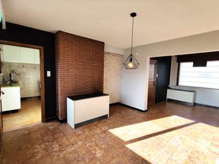 Deze gezellige woning met 3 slaapkamers bevindt zich in een rustige woonwijk in Roeselare. De woning bevindt zich in de nabije omgeving van...