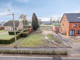 Bouwgrond voor een halfopen bebouwing op perceel van 8a63ca te koop in Klein-Vorst Deze bouwgrond aan de Meerlaarstraat in Klein Vorst is gelegen in...