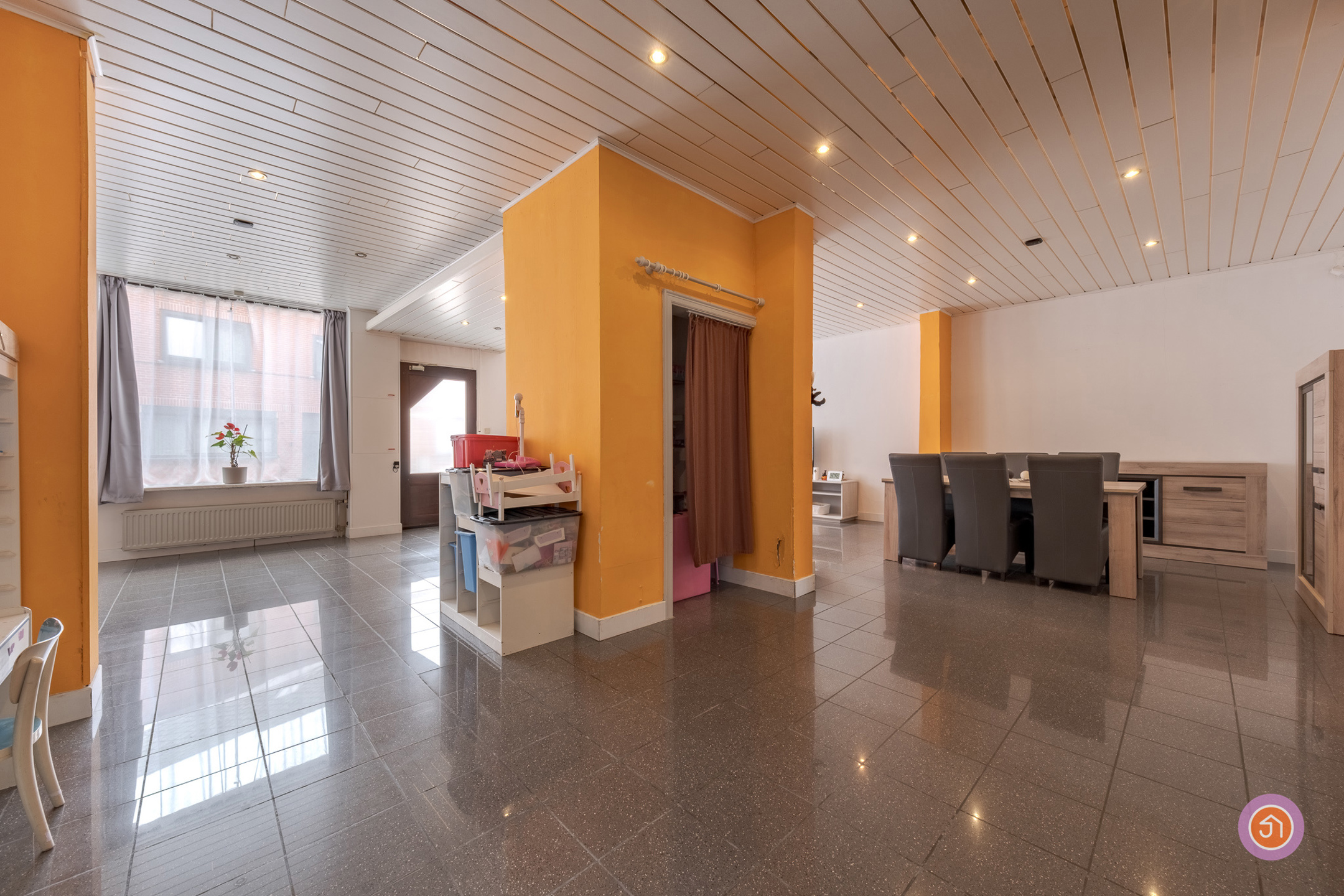 Ruime woning met achteruitweg en garage - foto 5