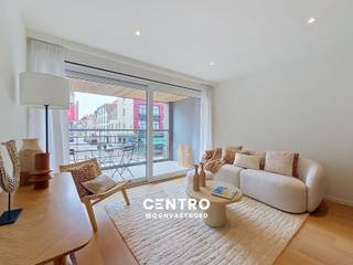 Exclusief gerenoveerd en energiezuinig appartement op topligging in het hart van Knokke met 2 slpks, ZUIDgericht terras én mogelijkheid tot aankopen van een overdekte parkeerplaats in de residentie!<br /><br /><span><span><span><span><span><span><span><span><span><span><span><span><span><span>Op een absolute toplocatie in het centrum van Knokke, langs de prestigieuze Lippenslaan, bevindt zich dit </span><span>subliem gerenoveerde en energiezuinige appartement waar verfijning, comfort en kwaliteit naadloos samenkomen.</span></span></span></span></span></span></span></span></span></span></span></span></span></span><br /><span><span><span><span><span><span><span><span><span><span><span><span><span><span>Dit stijlvolle appartement werd met oog voor detail en met hoogwaardige materialen volledig vernieuwd tot een eigentijdse, instapklare woonst die perfect aansluit bij de verwachtingen van de meest veeleisende koper. De lichtrijke leefruimte straalt rust en elegantie uit en geeft uit op een </span><span>ZUIDgericht zonneterras</span><span>, een heerlijke plek om te genieten van de zon en het bruisende Knokke op een ontspannen manier te beleven.</span></span></span></span></span></span></span></span></span></span></span></span></span></span><br /><span><span><span><span><span><span><span><span><span><span><span><span><span><span>De residentie biedt een bijzonder aangename indeling met </span><span>twee volwaardige slaapkamers</span><span> en </span><span>twee smaakvol afgewerkte badkamers</span><span>, waardoor dit appartement zich zowel perfect leent als exclusieve hoofdverblijfplaats, luxueuze pied-à-terre aan zee of waardevaste investering.</span></span></span></span></span></span></span></span></span></span></span></span></span></span><br /><br /><strong>INDELING:<br /><u><em>Eerste verdieping:</em></u></strong><br />Inkomhal - LICHTRIJKE living - volledig geïnstalleerde open keuken met werkblad in natuursteen (O.a. met inductiefornuis, dampkap, combi-oven, dubbele spoelbak, frigo en vaatwasmachine) - wasplaats (met voorzieningen voor wasmachine) - afzonderlijk gastentoilet (met lavabo) - ruime slaapkamer - afzonderlijk hangtoilet - 2de slaapkamer - badkamer (O.a. met lavabomeubel en inloopdouche) -) ZUIDgericht terras.<br /><br /><strong><u><em>Kelder verdieping:</em></u></strong><br />Mogelijkheid tot aankoop van een overdekte parkeerplaats.<br /><br /><u><strong><span><span><span><span><span><span><span><span><span><span><span><span><span><span>Opmerkingen:</span></span></span></span></span></span></span></span></span></span></span></span></span></span></strong></u><br /><span><span><span><span><span><span><span><span><span><span><span><span><span><span><span>- Gelegen op een </span><span>uitstekende ligging</span><span> in het centrum van Knokke, aan de gegeerde </span><span>Lippenslaan.</span></span></span></span></span></span></span></span></span></span></span></span></span></span></span><br /><span><span><span><span><span><span><span><span><span><span><span><span><span><span><span>- Volledig en hoogwaardig gerenoveerd</span><span> met aandacht voor afwerking en woonbeleving.</span></span></span></span></span></span></span></span></span></span></span></span></span></span></span><br /><span><span><span><span><span><span><span><span><span><span><span><span><span><span><span>- Energiezuinig</span><span> en volledig instapklaar.<br />- Overal NIEUWE ramen (PVC)!<br />- Lift aanwezig.</span></span></span></span></span></span></span></span></span></span></span></span></span></span></span><br /><span><span><span><span><span><span><span><span><span><span><span><span><span><span><span>- Twee ruime slaapkamers.</span></span></span></span></span></span></span></span></span></span></span></span></span></span></span><br /><span><span><span><span><span><span><span><span><span><span><span><span><span><span><span>- Energielabel in aanvraag (Totaalrenovatie).<br />- VLOERVERWARMING met warmtepomp!<br />- Verkoop onder registratierechten (Geen BTW)!<br />- Zuidgericht terras met optimale zonoriëntatie</span></span></span></span></span></span></span></span></span></span></span></span></span></span></span><br /><span><span><span><span><span><span><span><span><span><span><span><span><span><span><span>- Mogelijkheid tot aankoop van een overdekte autostaanplaats.</span></span></span></span></span></span></span></span></span></span></span></span></span></span></span><br /><br /><span><span><span><span><span><span><span><span><span><span><span><span><span><span>Voor wie op zoek is naar een exclusief appartement op een van de meest gegeerde locaties van Knokke, waar luxe, comfort en ligging hand in hand gaan, vormt dit appartement een uitzonderlijke opportuniteit. Aarzel zeker niet om ons te contacteren voor een bezoek ter plaatse: 0491/740.336 - info@centro.be</span></span></span></span></span></span></span></span></span></span></span></span></span></span>