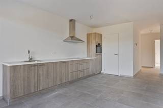 <p><span>GLVL APP. MET 2 SLKS, TERRAS & PARKING</span></p><p><span> </span></p><p><span>In Beveren-Waas treffen wij residentie Oscar aan gelegen te Walhof. Wij bevinden ons nabij het centrum, het station, de fietssnelweg, verschillende supermarkten, verscheidene scholen, sportaccommodaties, lokale handelaars en diverse horeca gelegenheden. Kortom alles om een dynamisch & comfortabel leven voor jong & oud te garanderen. </span></p><p><span> </span></p><p><span>Dit appartement is gelegen op de gelijkvloerse verdieping. Het appartement beschikt over een inkomhal, een leefruimte met volledig uitgeruste keuken en de nodige ruimte voor een zit- en eethoek. Verder zijn er twee slaapkamers, een badkamer, een afzonderlijk toilet en een berging/wasplaats. Nadat wij het appartement hebben ontdekt begeven wij ons naar de kelderverdieping waar wij een privatieve autostaanplaats en een privatieve kelderberging aantreffen. </span></p><p><span> </span></p><p><span>Troeven: </span></p><p><span>- Recent gelijkvloers appartement</span></p><p><span>- Aangenaam terras </span></p><p><span>- E-peil </span><span>≤ </span><span>30 (BEN-woningen)</span></p><p><span>- Vloerverwarming </span></p><p><span>- Energiezuinig ventilatiesysteem D</span></p><p><span> </span></p><p><span>Net als ons overtuigd van de troeven van residentie Oscar? Vraag snel een bezoek aan via <span>info@pillar.estate</span></span><span> of 033 695 695. Wie weet wordt u de nieuwe bewoner van dit prachtig appartement!</span></p><p><span> </span></p><p><span>*Deze gegegevens zijn louter ter informatieve titel. De vemelde oppervlaktezs zijn slechts een indicatie. Pillar kan niet verantwoordelijk gesteld worden voor de juistheid van de aan haar verstrekte gegevens. </span></p><p><span> </span></p>