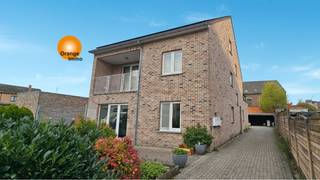 Duplex appartement gelegen op de eerste en zolderverdieping in Maasmechelen.Dit ruime duplex appartement beschikt op de eerste verdieping over twee...