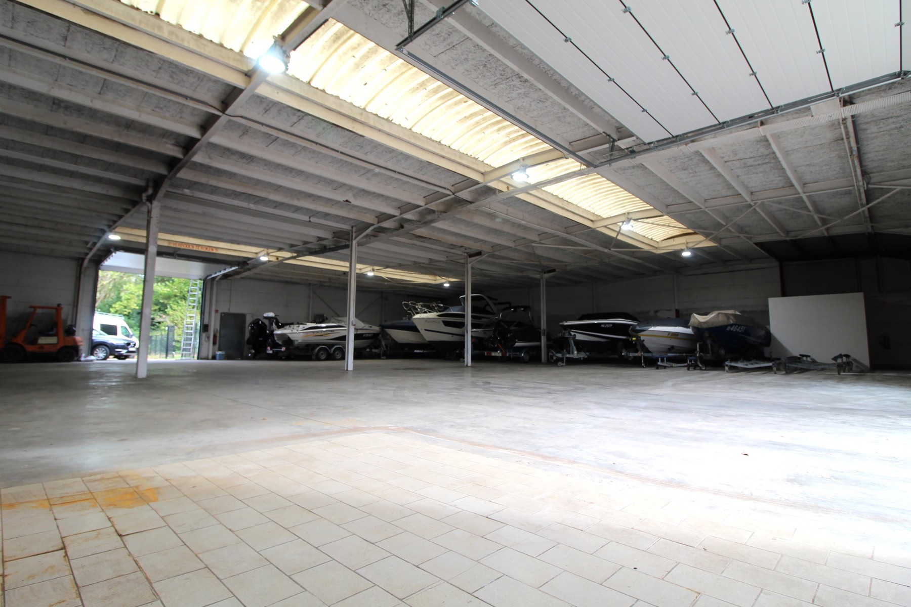 Commercial for sale in Essen - photo 4