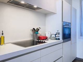 Henri Dunantlaan 22/004: Bekoorlijk drie-slaapkamerappartement bestaande uit inkhomhal, ruime lichtrijke living met open ingerichte keuken, berging, badkamer met ligbad en aparte douche, 2 afzonderlijke toiletten, drie slaapkamers waarvan 1 met aansluitende badkamer en ruim terras + tuin. Ondergrondse staanplaats en kelder. inbegrepen. Dichtbij de invalswegen en centrum van Gent.

Belangrijkste troeven: 

- Ruime tuin &amp; terras
- Lichtrijke leefruimte
- Strategische ligging

Beschikbaar vanaf 01/11/2026
€1350+ €110 