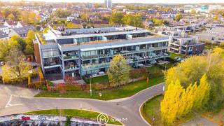 Vlakbij de Quartier Bleu en het centrum van Hasselt ligt deze mooie ruime loft met originele inrichting en afwerking.<br />Deze loft heeft een bewoonbare oppervlakte van 202 m2 met 2 grote terrassen van resp. 67 m2 en 32 m2.<br />De grote raampartijen aan de voor- en achterzijde zorgen voor een uitzonderlijke lichtinval.<br /><br />Gelegen op de eerste verdieping in de Residentie Blue Lofts. Deze loft is zeer rustig gelegen aan de zij- en achterkant van het gebouw met mooi zicht op groen.<br />De totale oppervlakte van de loft heeft tal van mogelijkheden naar indeling toe.<br /><br /><strong><u>Huidige indeling:</u></strong><br />- inkomhal<br />- apart toilet<br />- keuken<br />- grote leefruimte<br />- slaapkamer<br />- ensuite badkamer<br />- mogelijkheid voor tweede slaapkamer<br />- berging<br />- wasberging<br /><br /><u><strong>Troeven:</strong></u><br />- zeer rustig gelegen met zicht op groen<br />- wandelafstand van het centrum en de Quartier Bleu<br />- groot zonnig terras<br />- 4 meter plafondhoogte<br />- oppervlakte van 202 m2<br />- veel lichtinval<br />- grote glaspartijen<br />- terras van 67 m2<br />- terras van 32 m2<br /><br />Er is een dubbele afgesloten garage beschikbaar. Niet verplicht bij te kopen.<br />Benieuwd naar dit pareltje? Contacteer ons voor een bezoek ter plaatse - Optie M vastgoed I 011/23 11 01 I 0478 41 58 70 I carine@optie-m.be<br />SI: WG/VG/GVV/GMO/GVKR<br /><br /><br />