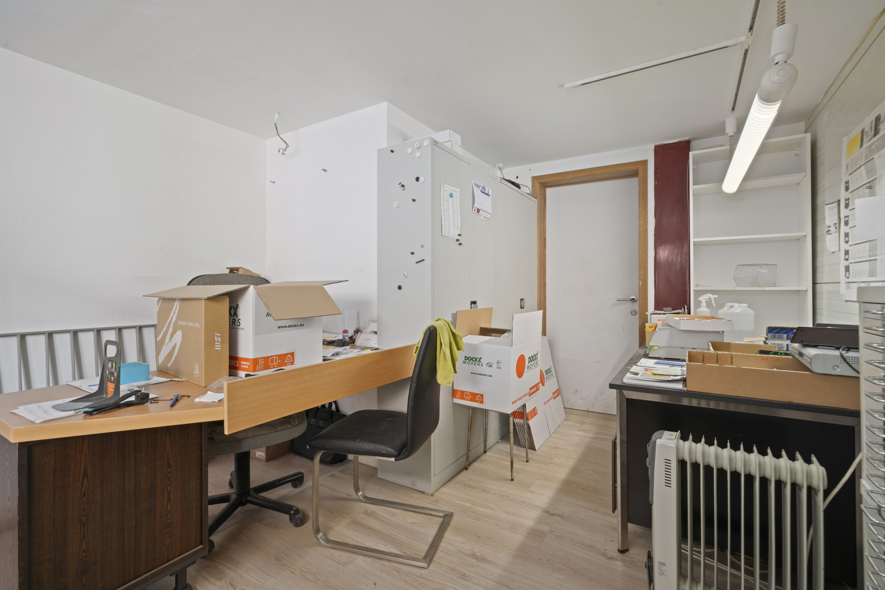 Magazijn met zeer ruime werkplaats en kantoorruimte op toplocatie - foto 5