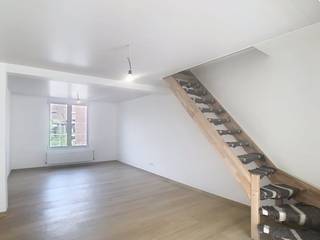 Op zoek naar een instapklaar huurhuis in Ieper? Ontdek dit recent vernieuwde huis in de Sterrestraat 6, ideaal gelegen in een rustige buurt...