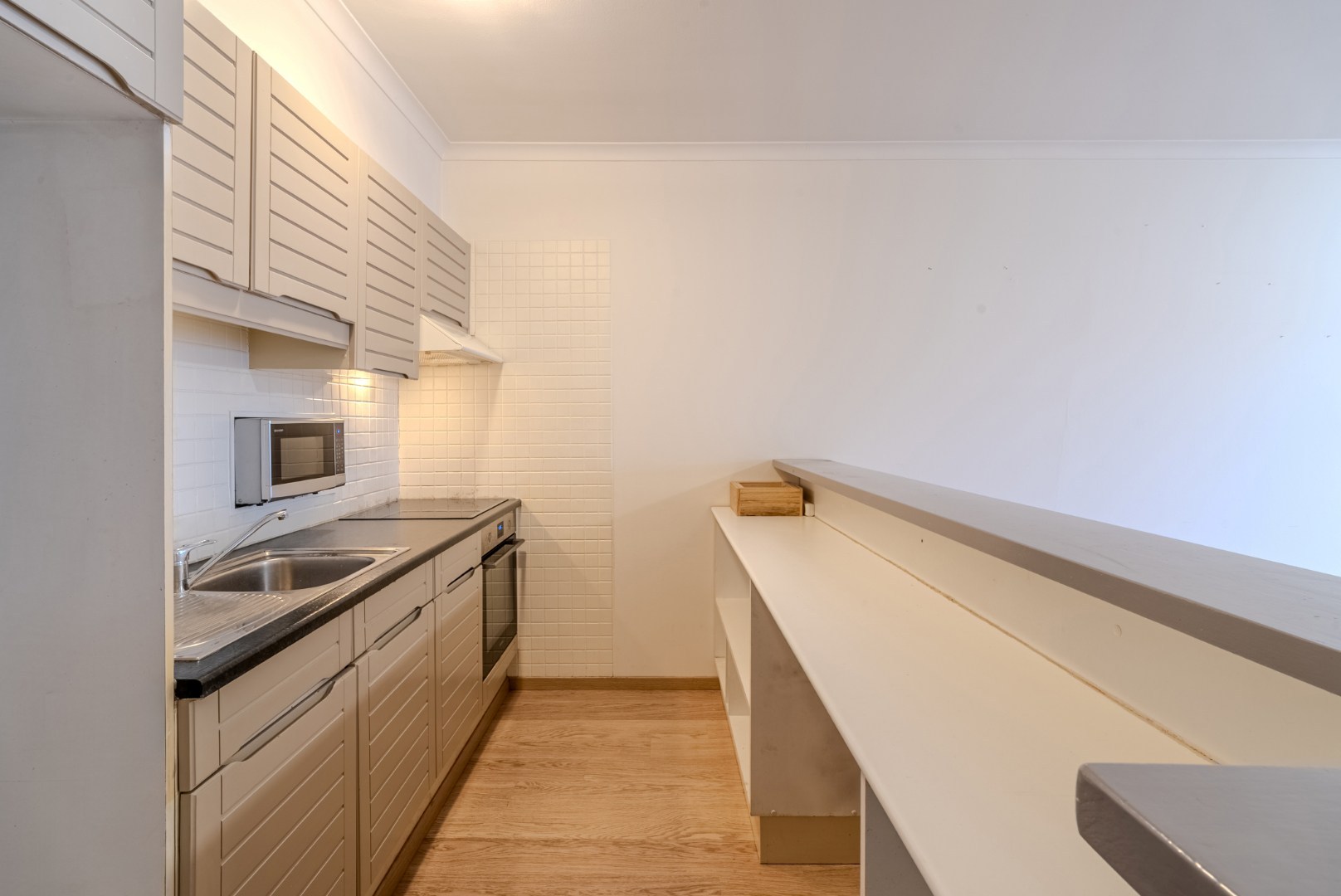 Lichtrijk appartement inclusief private garage - foto 4