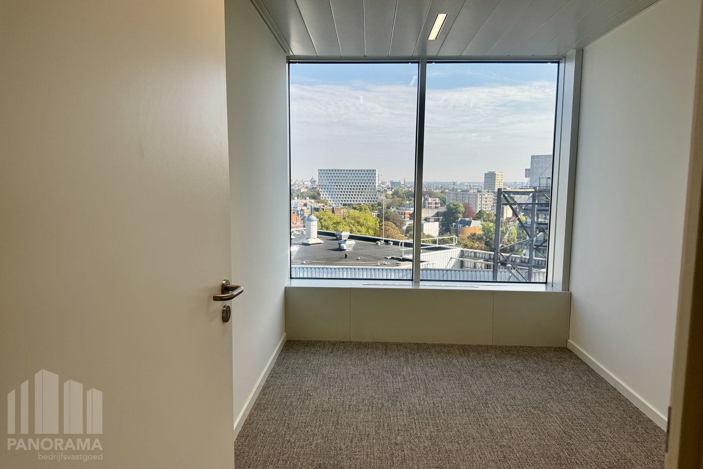 MODERNE KANTOREN VAN 350 M² OP STRATEGISCHE LOCATIE IN ANTWERPEN - foto 5
