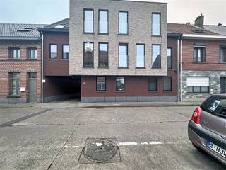 Ruime parkeerplaats te huur ! Vermijd parkeerstress in de buurt! Deze ruime parkeerplaats bevindt zich achteraan een residentieel- en garagecomplex...