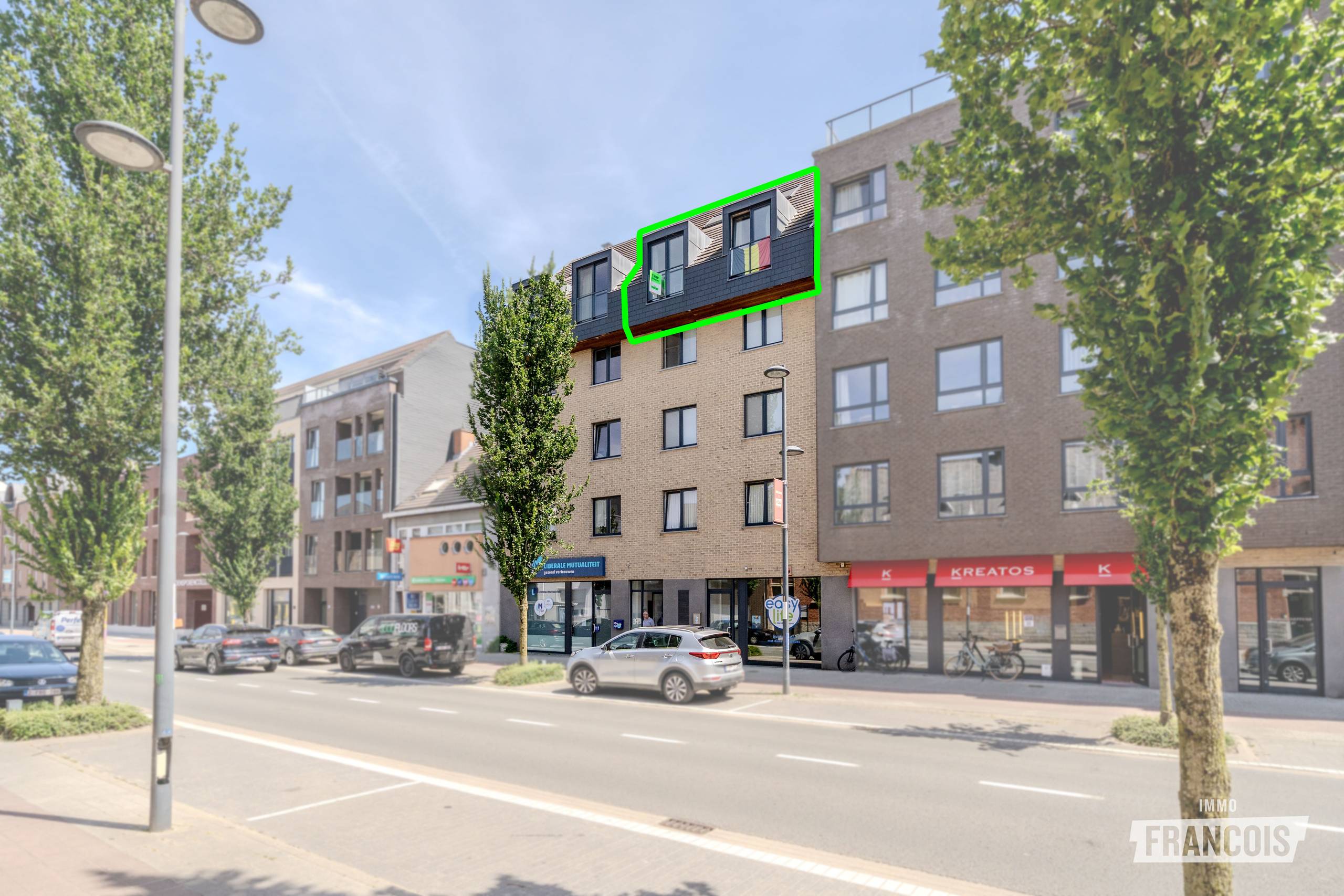 Ruim en instapklaar appartement met zonnig terras in hartje Harelbeke te koop! - foto 1