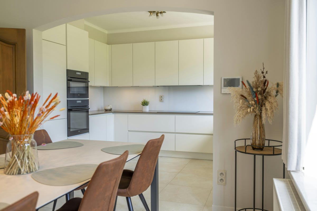 Statige open villa in woongebied met bijgebouw op ca. 2900m² - foto 4