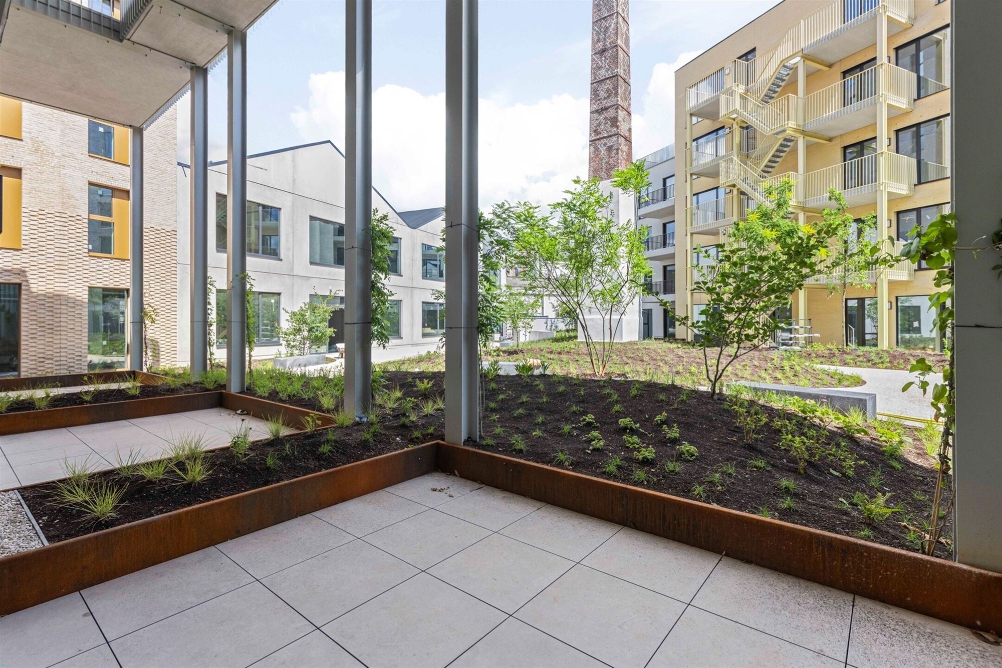 DUPLEX AVEC 3 CHAMBRES, 2 SALLES DE BAIN + TERRASSE DANS UN ENDROIT PRIVILÉGIÉ - photo 1