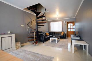 Deze verzorgde woning kopen is gewoon je meubels zetten en klaar… Om de 4e slaapkamer te maken is een gyprocwand als scheiding voldoende. Het dak...