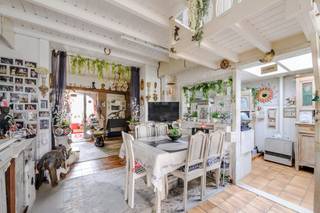 LocationThis property enjoys a quiet and green location within walking and cycling distance of the centre of Deinze. In the immediate vicinity, you...