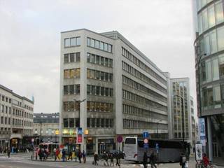 Dit gebouw van 13.000m² heeft 4 verdiepingen op 1 vleugel en 6 verdiepingen op de andere. Het is zeer centraal gelegen in Brussel op slechts 300m...