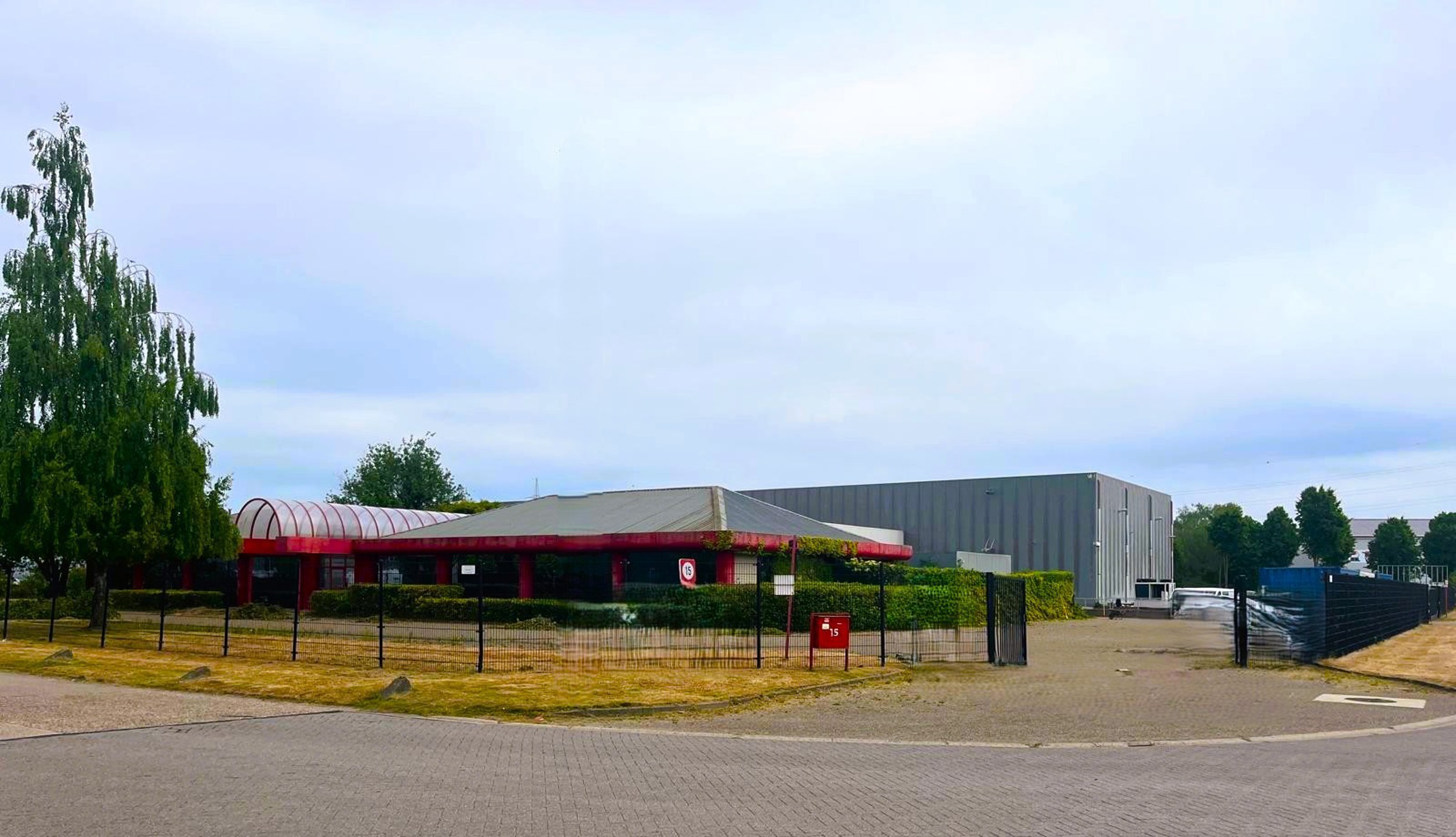 Showroom/kantoor ca. 600m² met veel lichtinval te Malle - foto 1